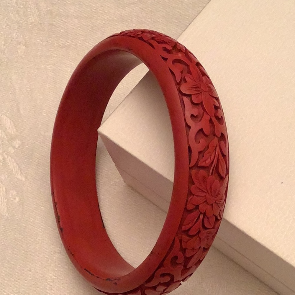 VINTAGE MIRIAM HASKELL Chinese Carved Red Cinnabar Lacquer Bangle Bracelet.